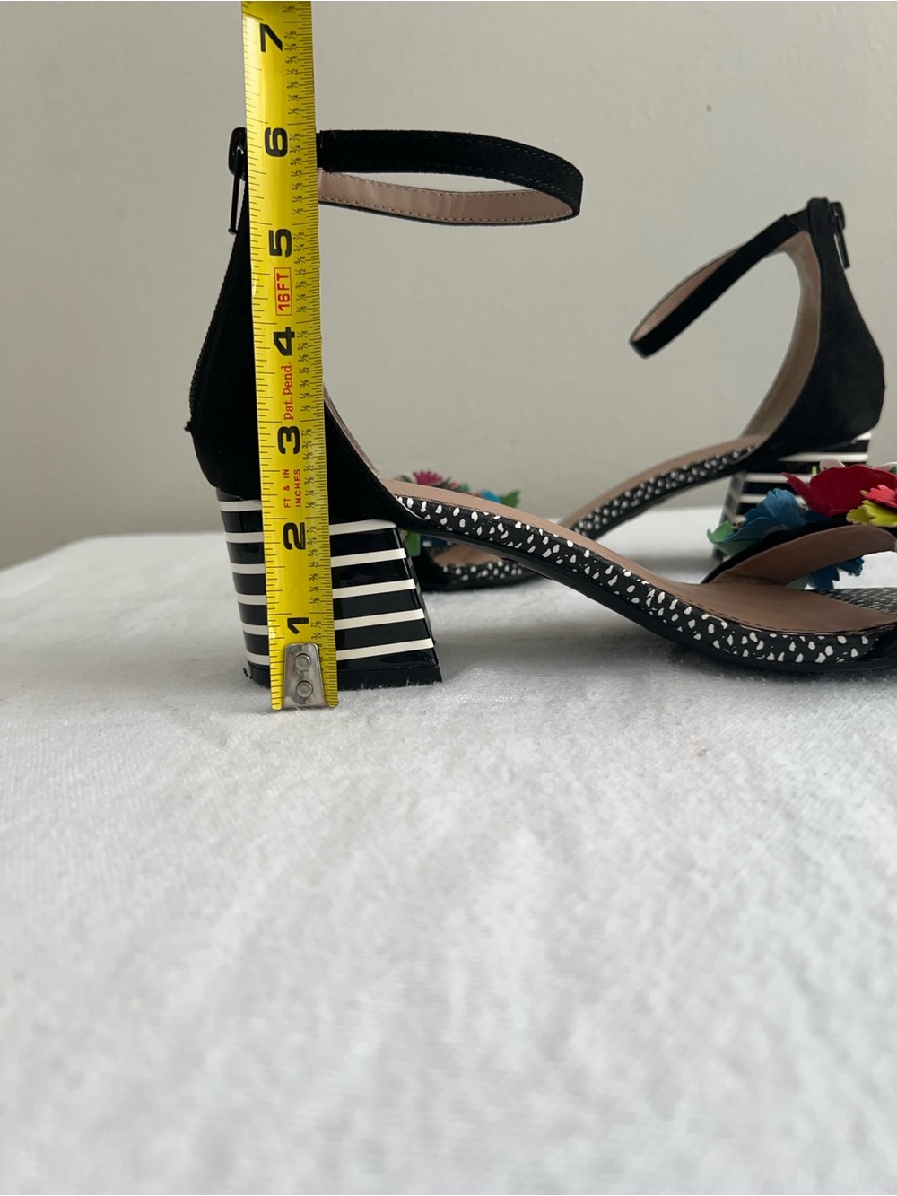 Betsey Johnson Floral Appliqué Ankle Strap Heels 7.5 Black Stripe Block Heel - Picture 7 of 7